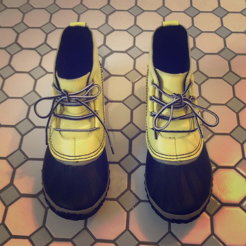 Sorel short rain booties